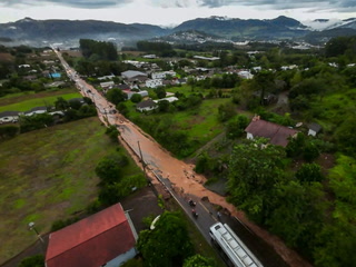Caos en aeropuerto de Brasil por inundaciones