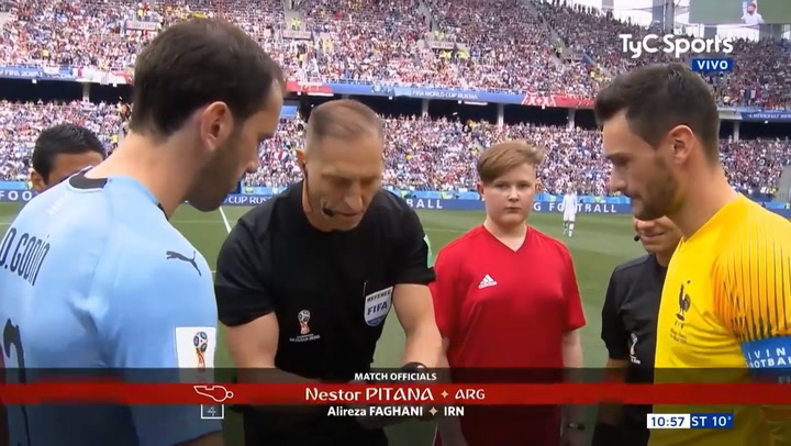 Living football': el mensaje de Pitana a los capitanes de Francia y Uruguay - Fuente: TyC