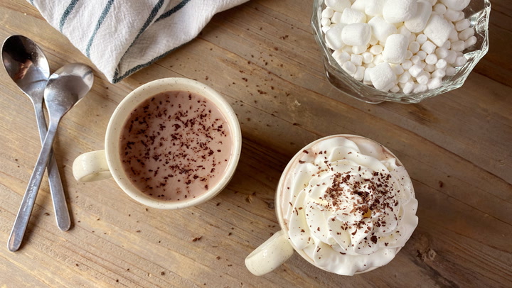 Mug keep Warm and Drink Hot Chocolate 