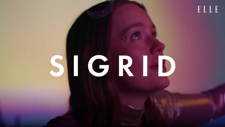 Världsstjärnan Sigrid: "En bit av mig är inte så happy-clappy"