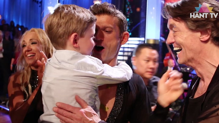 Se det fina ögonblicket när Jesper Blomqvist träffar sin son – efter vinsten