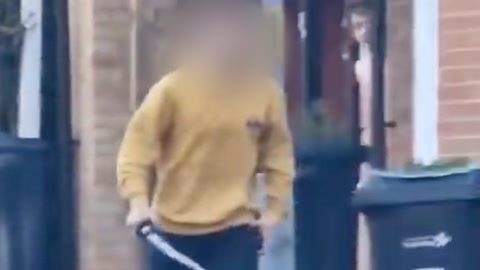 Video: Flere angrepet av mann med sverd