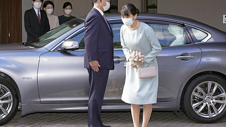 Japan's Princess Mako marries commoner and loses royal status