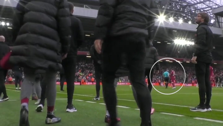 Linesman 'elbows' Andy Robertson during Liverpool-Arsenal match