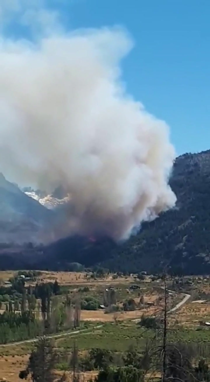Un voraz incendio azota a una localidad de Chubut