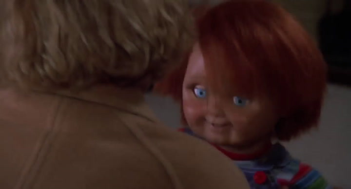 Chucky cobra vida por primera vez - Fuente: YouTube