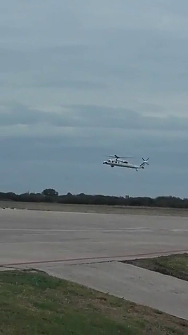 El helicóptero aterrizando en el aeropuerto de Santiago del Estero - Fuente: Oficiales