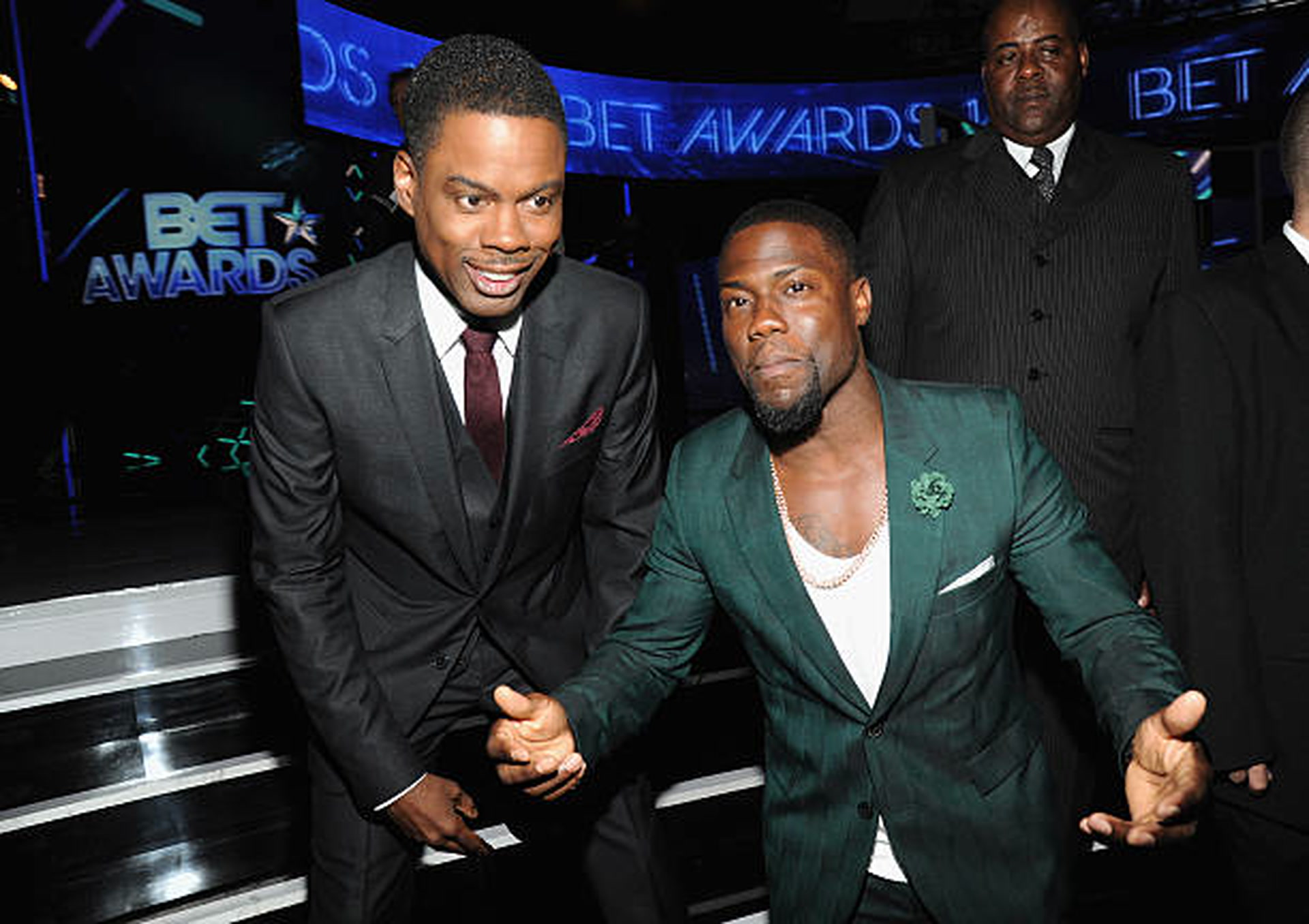 Kevin Hart presented Chris Rock with goat named 'Will Smith' on stage |  Culture | Independent TV