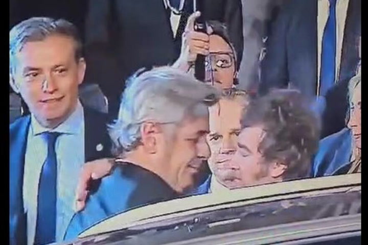 El efusivo abrazo entre Milei y el presidente de la Rural, Nicolás Pino