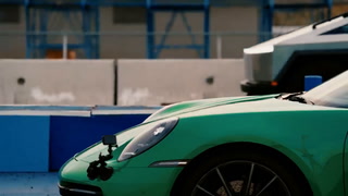 Tesla Cybertruck vs. Porsche 911